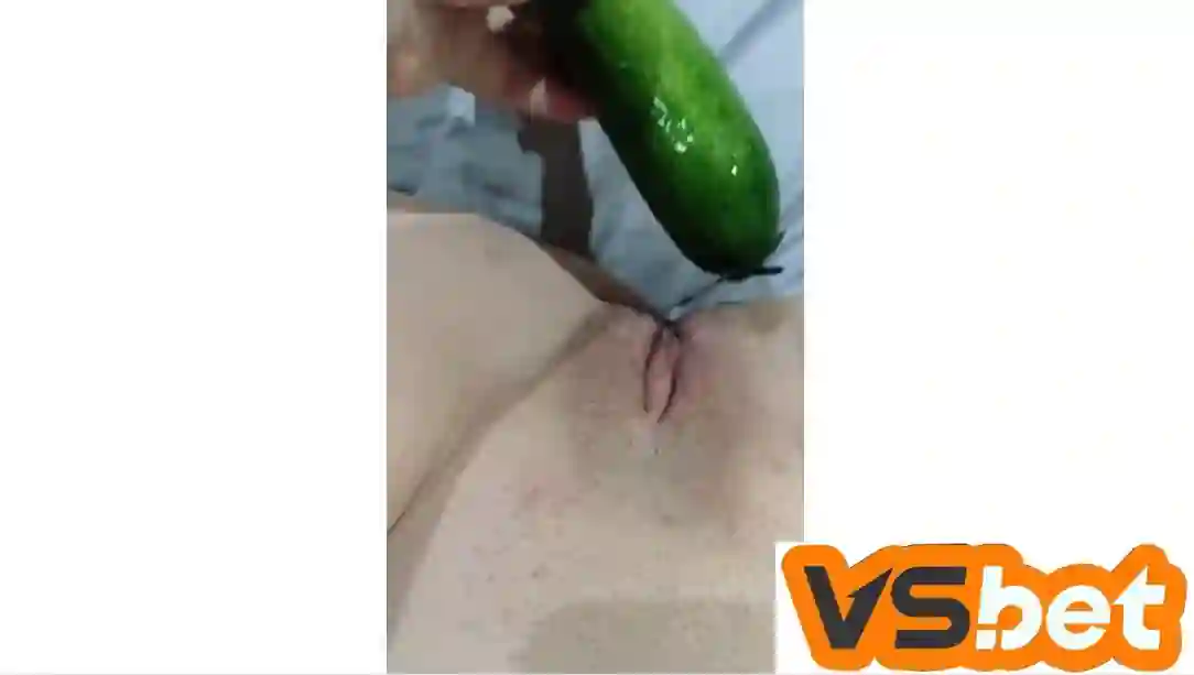 Em sinh viên thủ dâm bằng dưa chuột cực dâm -sophie rain sex - student-accommodation-dublin.com